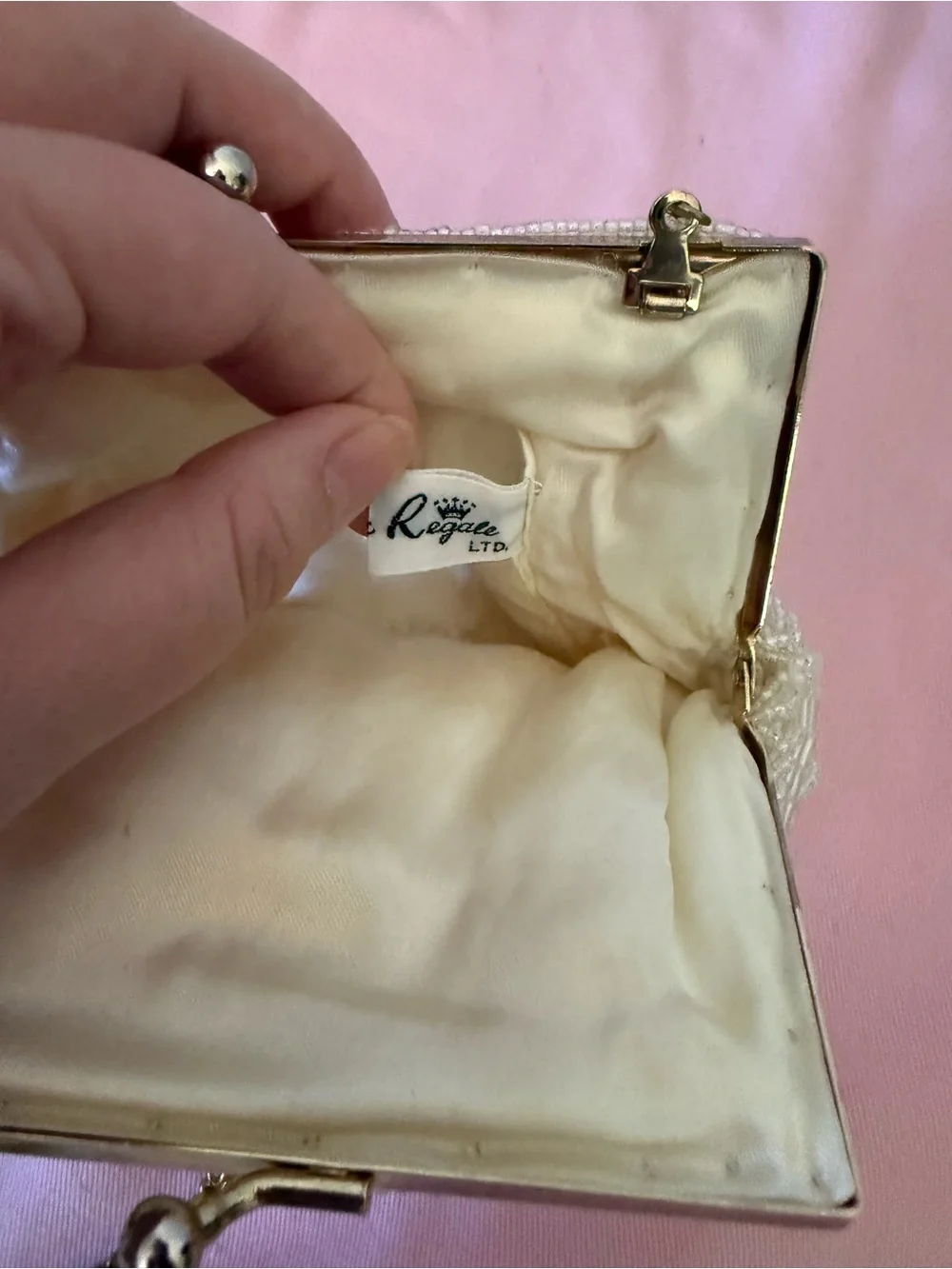 La Regale Vintage Beaded Shell Clutch with Chain